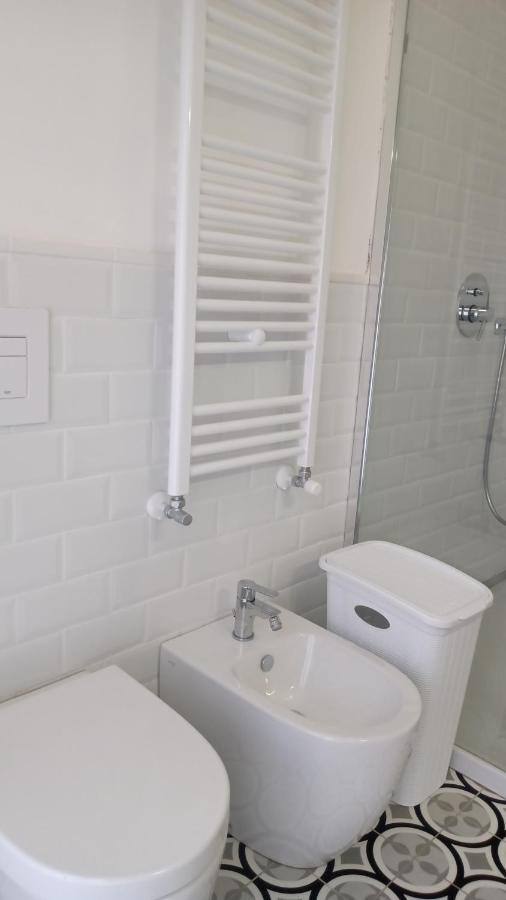 Casa Renova, Intero Appartamento, 2 Camere, Max 4 Ospiti, Trieste Zona Storica Extérieur photo