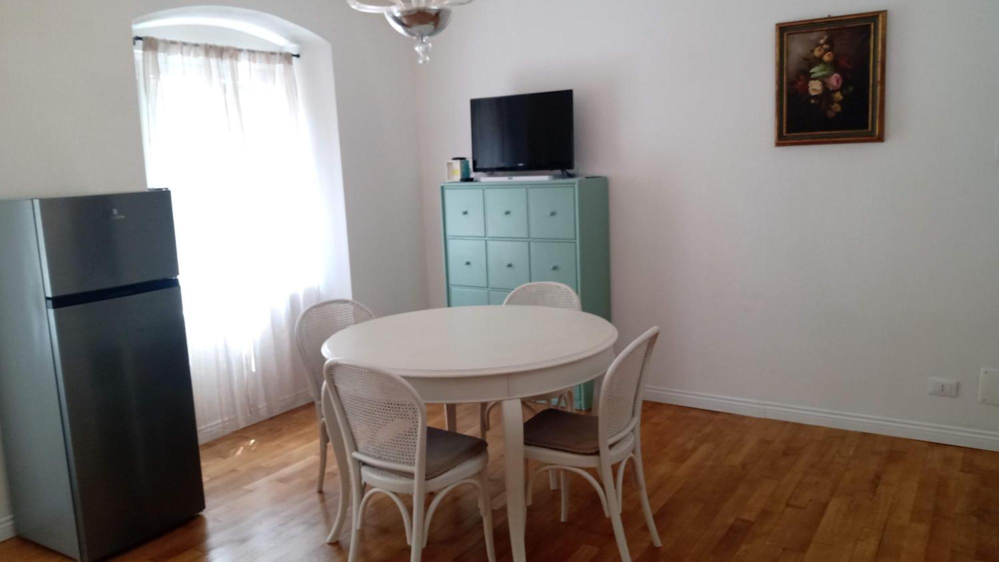Casa Renova, Intero Appartamento, 2 Camere, Max 4 Ospiti, Trieste Zona Storica Extérieur photo