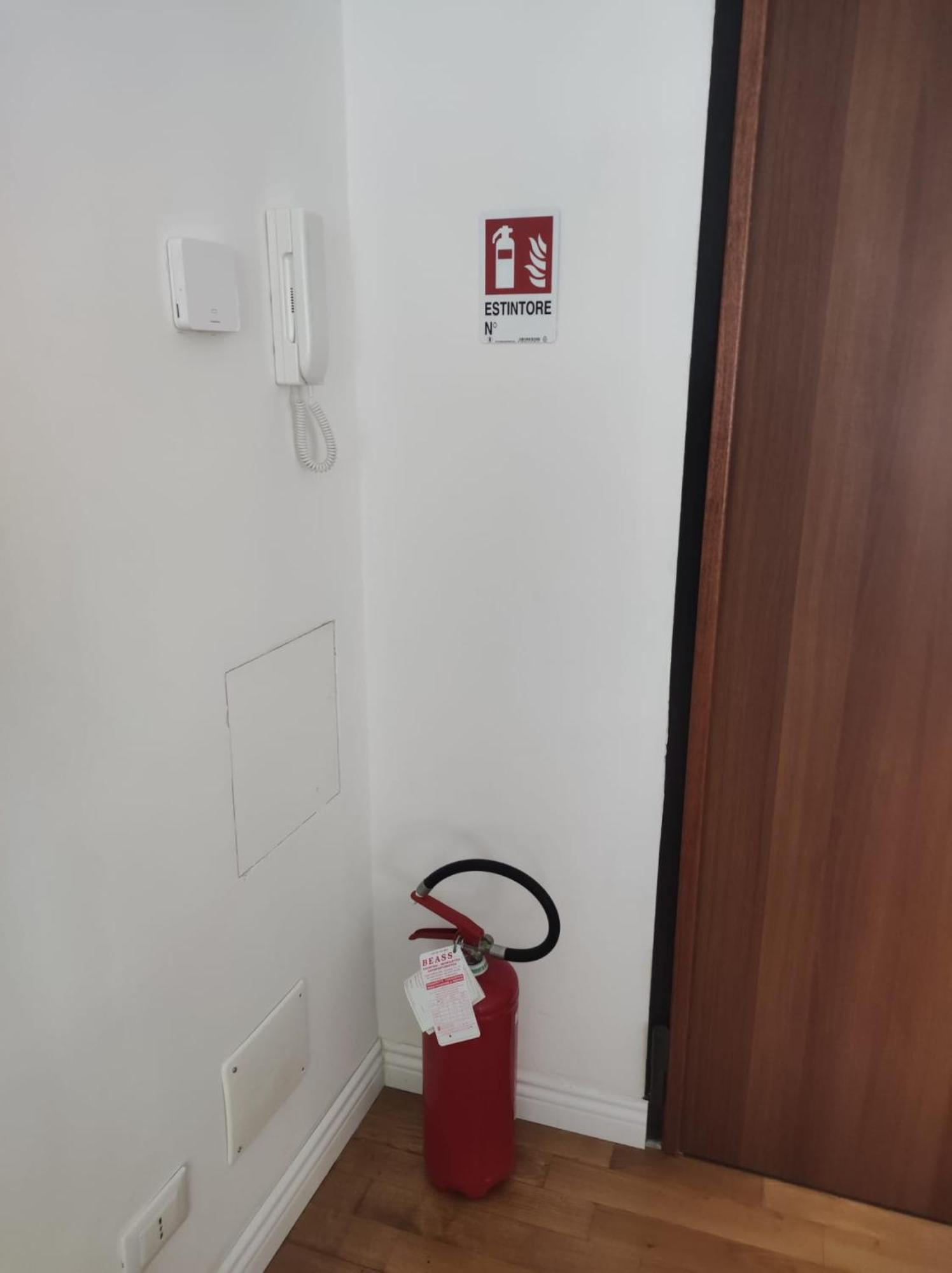 Casa Renova, Intero Appartamento, 2 Camere, Max 4 Ospiti, Trieste Zona Storica Extérieur photo